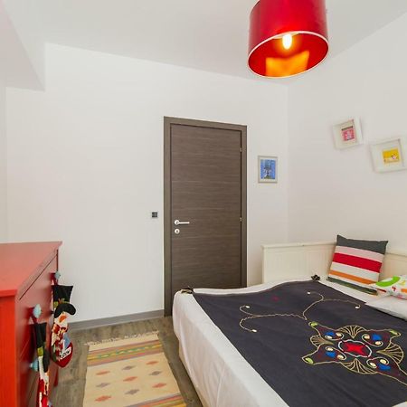 Charming 3-Bedroom Apartment ポイアナ・ブラショフ エクステリア 写真