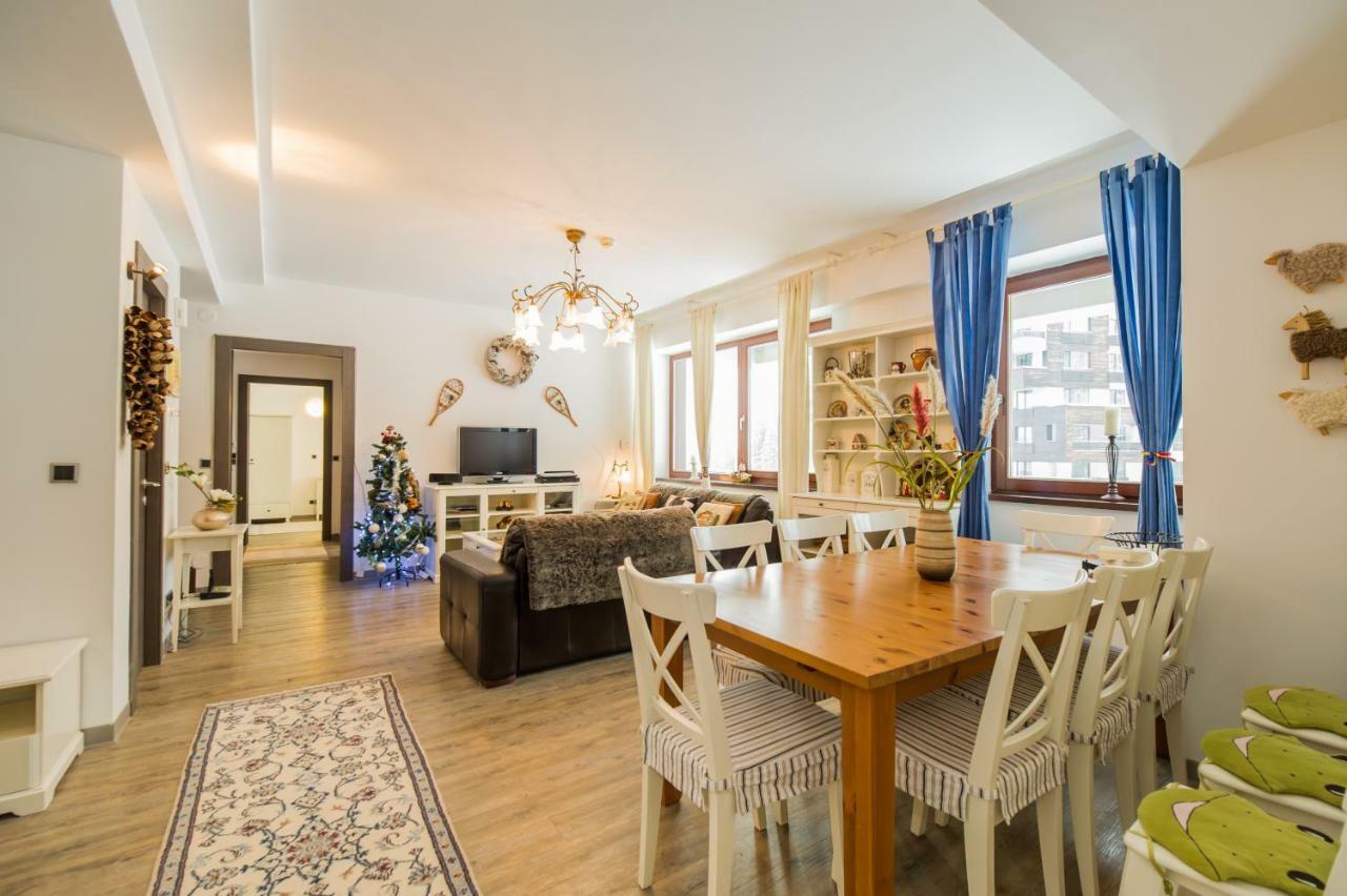 Charming 3-Bedroom Apartment ポイアナ・ブラショフ エクステリア 写真