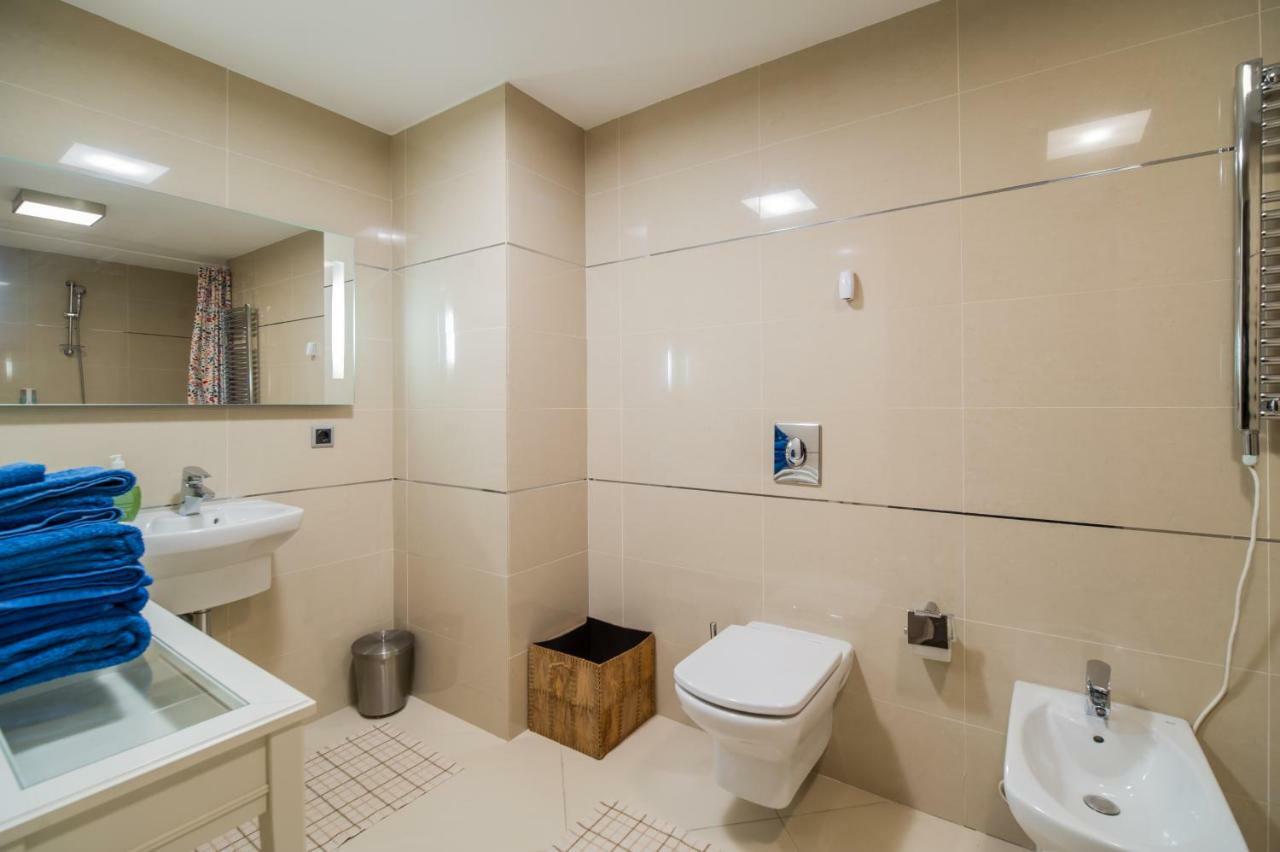 Charming 3-Bedroom Apartment ポイアナ・ブラショフ エクステリア 写真