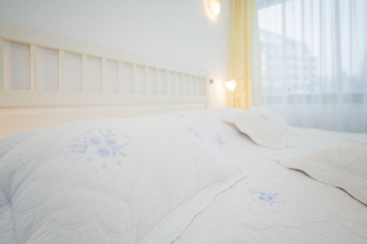 Charming 3-Bedroom Apartment ポイアナ・ブラショフ エクステリア 写真