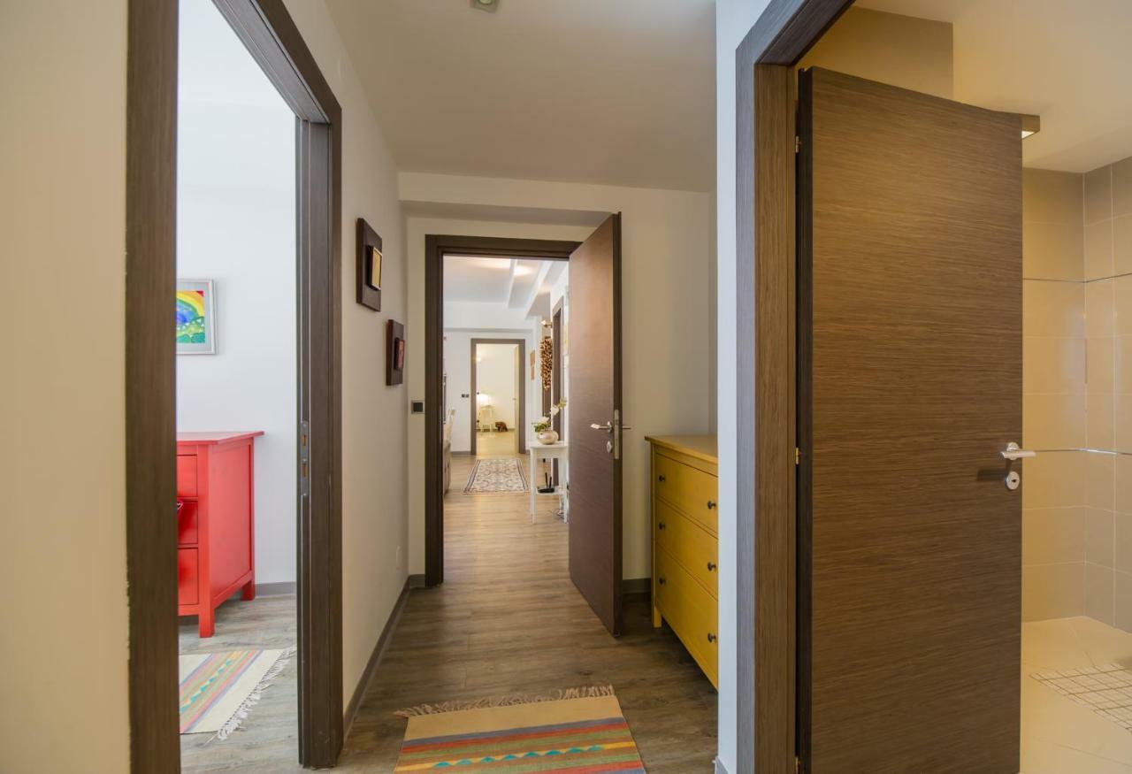 Charming 3-Bedroom Apartment ポイアナ・ブラショフ エクステリア 写真