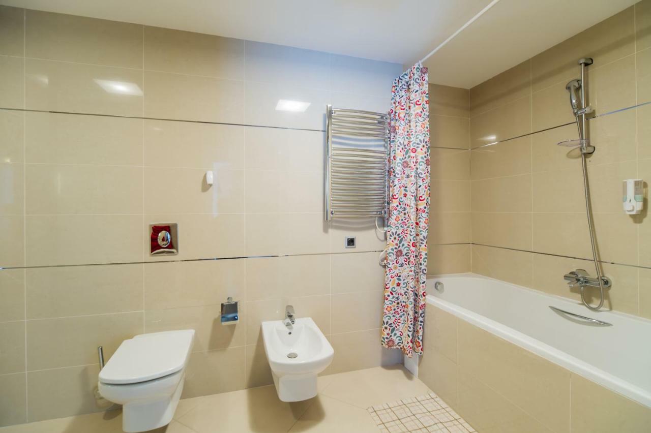 Charming 3-Bedroom Apartment ポイアナ・ブラショフ エクステリア 写真
